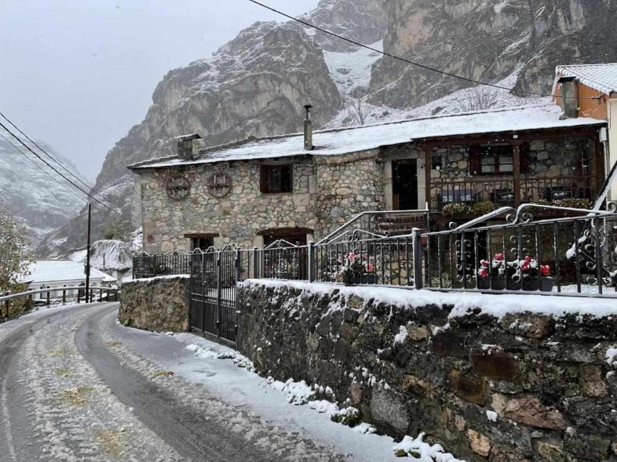 Apartamentos Rurales La Laguna Somiedo Valle de Lago Zewnętrze zdjęcie